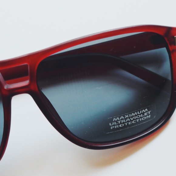 NWOT sunglasses. - Picture 3 of 4